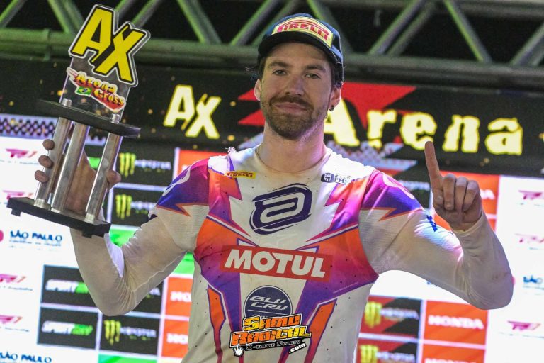 Enzo Lopes tem noite inspirada e conquista a segunda etapa do Arena Cross