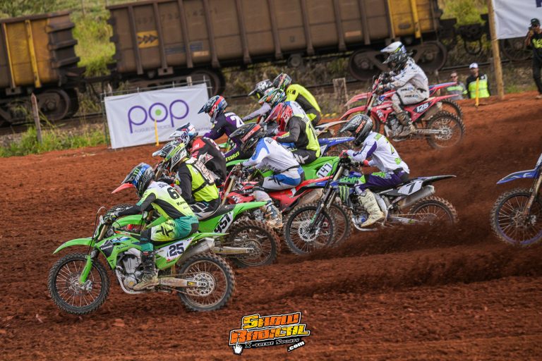 Brumadinho recebeu as principais categorias do Mineiro de Motocross neste domingo com show de pilotagem e gate cheio.