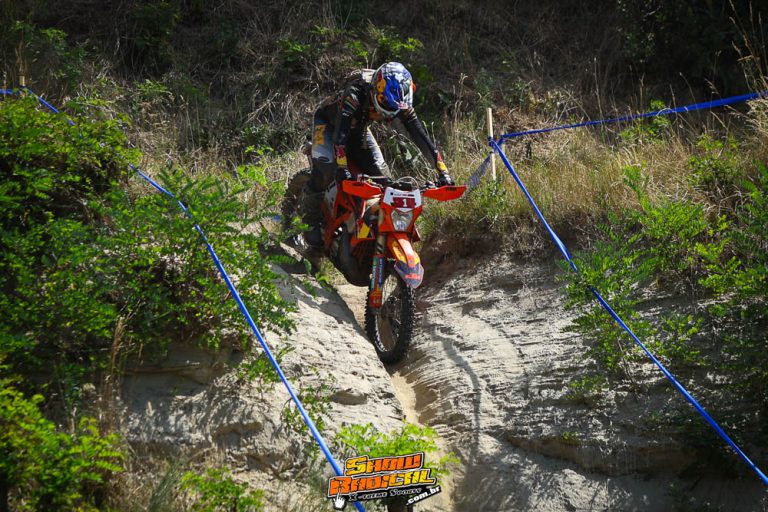 Red Bull Romaniacs coroa Manuel Lettenbichler com a sexta vitória na prova. Brasileiros encerram a prova entre os destaques em diferentes categorias