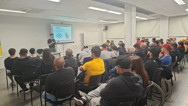 Vedamotors realiza workshop gratuito e prático para mecânicos e reforça papel de marca educadora