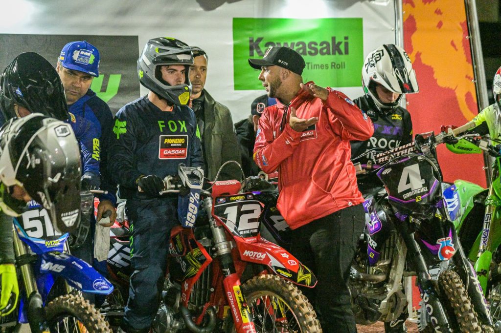 Baterias Pioneiro GasGas Racing Team mira o t&iacute;tulo da AX2 na grande final do Arena Cross, neste s&aacute;bado, em S&atilde;o Paulo