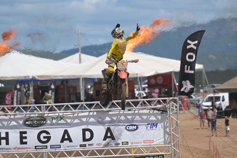 10 em cada 10 pilotos colocaram na lista de desejos. Confira as ofertas de Natal da Circuit Equipment e acelere sem limites 