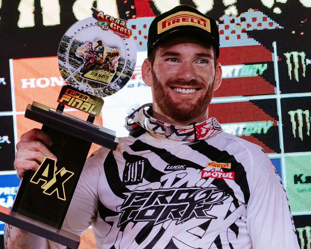 595 KTM Racing Team domina a final do Arena Cross com dobradinha na AX Pr&oacute;