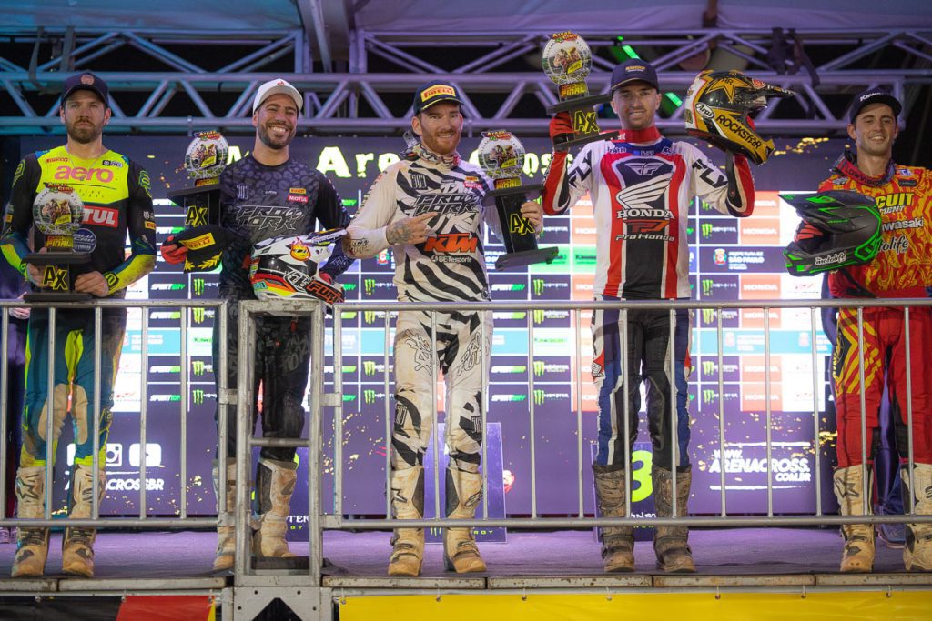 595 KTM Racing Team domina a final do Arena Cross com dobradinha na AX Pr&oacute;