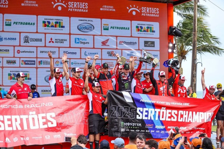 Honda conquista o 11º título geral do Sertões com Tosha Schareina