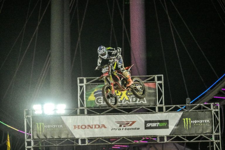 Baterias Pioneiro GasGas Racing Team encerra temporada do Arena Cross Brasil 2025 no Parque Villa-Lobos