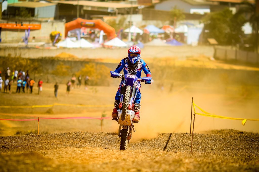 Semifinal do Desafio Extreme leva adrenalina e p&uacute;blico &agrave;s ruas de Matozinhos (MG)