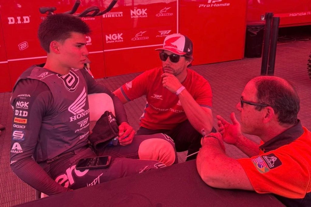 Campe&otilde;es do Arena Cross, pilotos apoiados por Serginho Suspens&otilde;es miram t&iacute;tulos no MX1GP Brasil