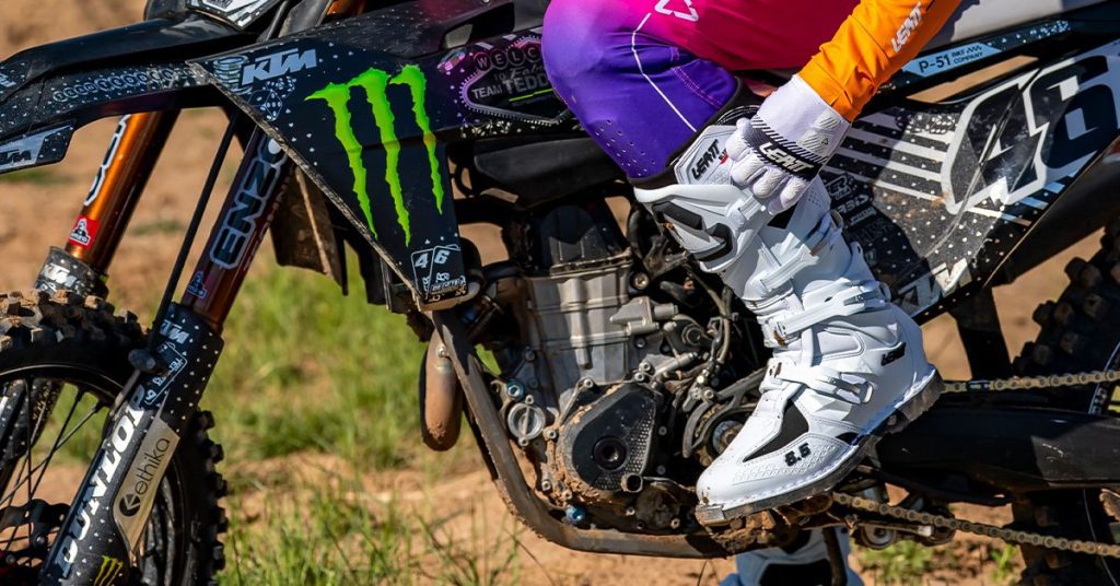 Leatt apresenta a revolucion&aacute;ria linha 5.5 Moto 2026