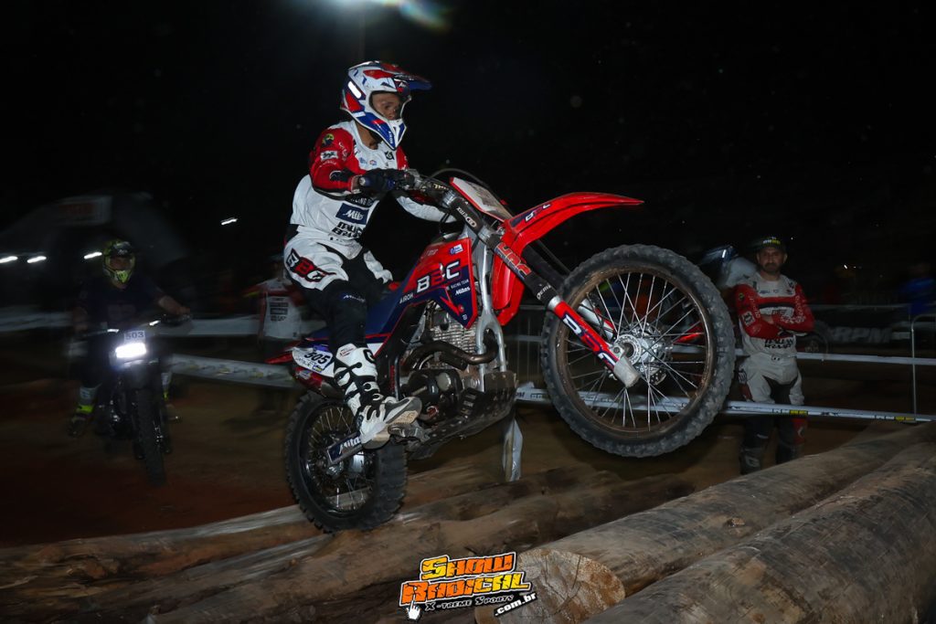 Hard In Help OverDrive come&ccedil;a com pr&oacute;logo eletrizante e dom&iacute;nio portugu&ecirc;s em Socorro/SP