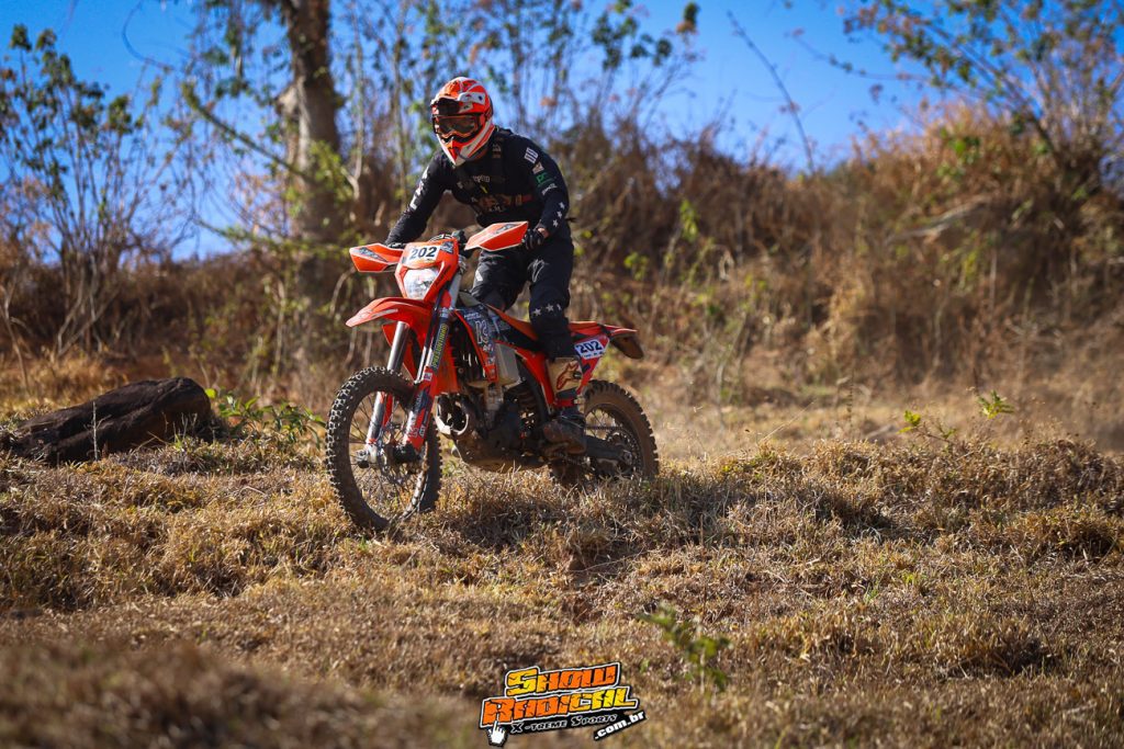 Sob sol e poeira, Diogo Vieira domina prova em formato in&eacute;dito na final do BRHE