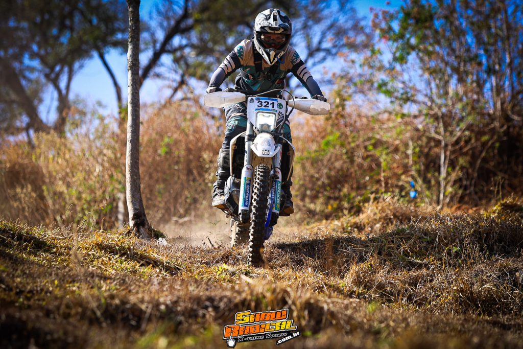 Sob sol e poeira, Diogo Vieira domina prova em formato in&eacute;dito na final do BRHE