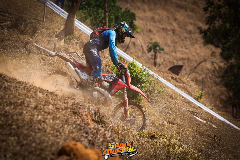 Sob sol e poeira, Diogo Vieira domina prova em formato in&eacute;dito na final do BRHE
