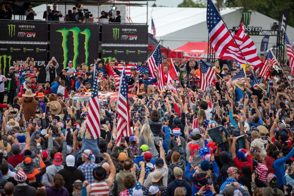 Crawfordsville se transforma em “Motoville” com festas e desfile que abrem o MXoN 2025