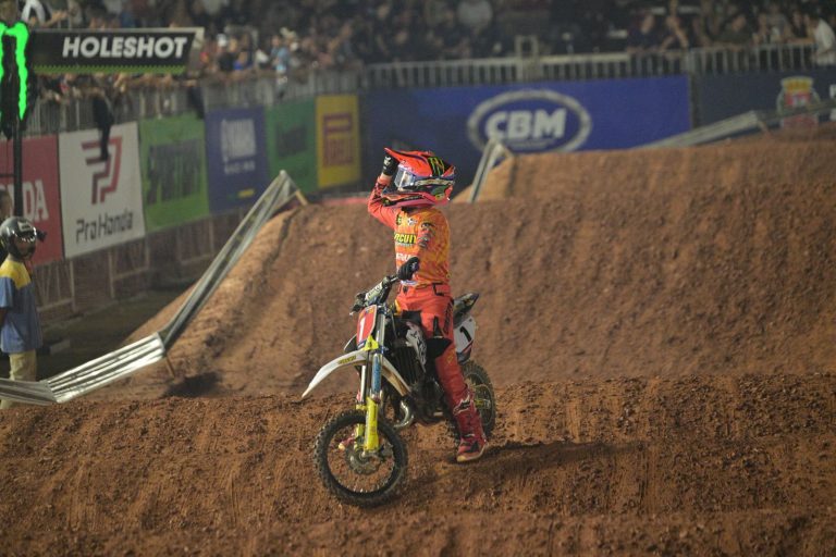 Lorenzo Ricken é bicampeão do Arena Cross Brasil com Circuit Equipment