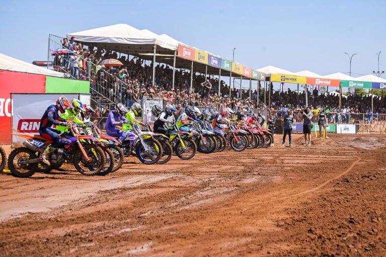 Emoção e disputas marcam a 3ª etapa do Campeonato Goiano de Motocross em Rio Verde (GO)