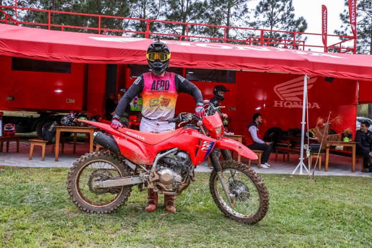 Test Ride Honda CRF 300F 2026 com Tiago Lopes no Show Radical: primeiras impressões, ficha técnica e desempenho