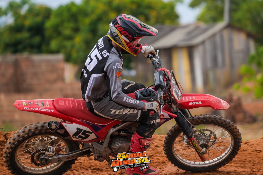 GP Curion&oacute;polis de Motocross 2025 distribui R$ 100 mil e consagra Rafael Faria como grande destaque do domingo