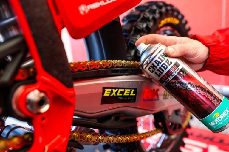 RT Brasil Motorex: Transmissão protegida e corrente lubrificada com Motorex Chain Lub, saiba mais sobre cuidados com a sua relação