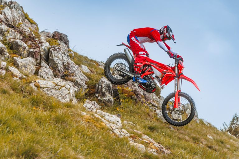 Beta Brasil anuncia a chegada dos modelos RR 300 X-Pró e Xtrainner 300