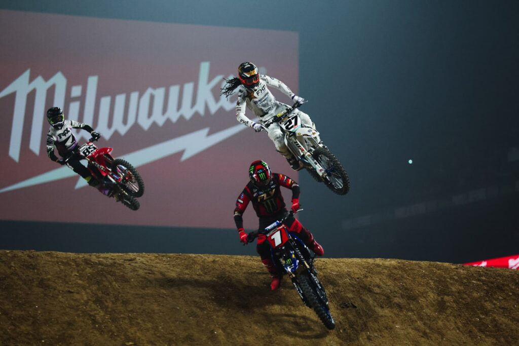 Supercross de Paris: Malcolm Stewart domina a primeira noite de disputas na Fran&ccedil;a