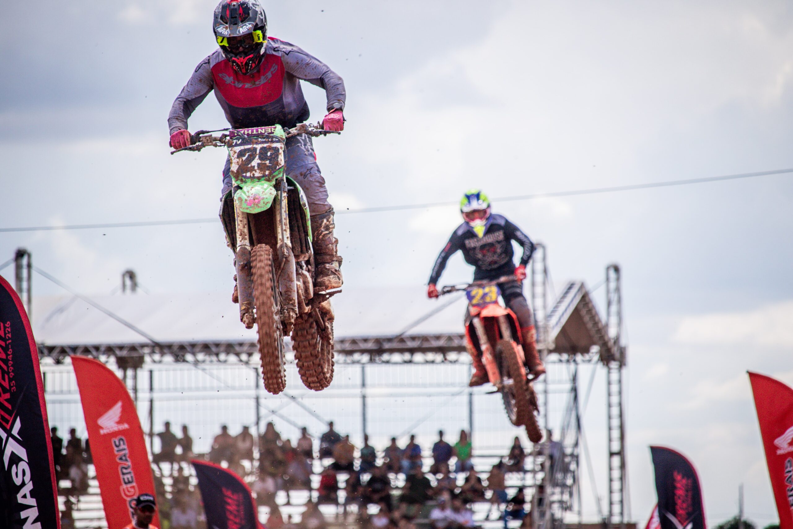 Supercross do Cerrado 2025 movimenta Carmo do Parana&iacute;ba em fim de semana emocionante
