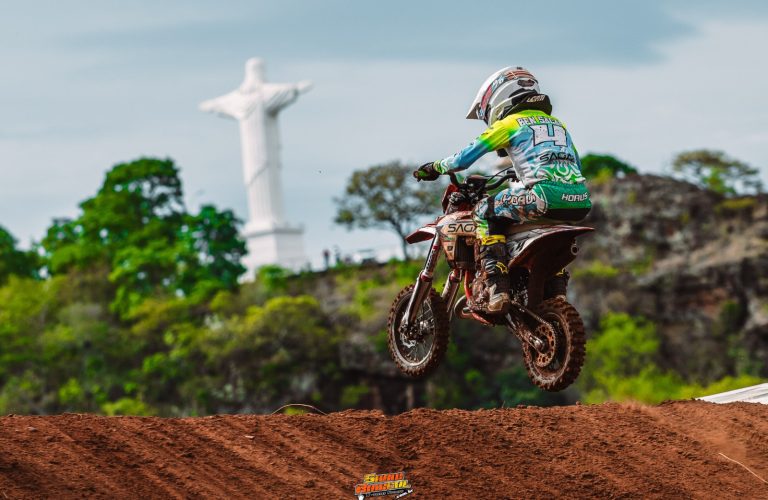 Semifinal do Campeonato Goiano de Motocross 2025 agita Paraúna com grandes disputas no sábado