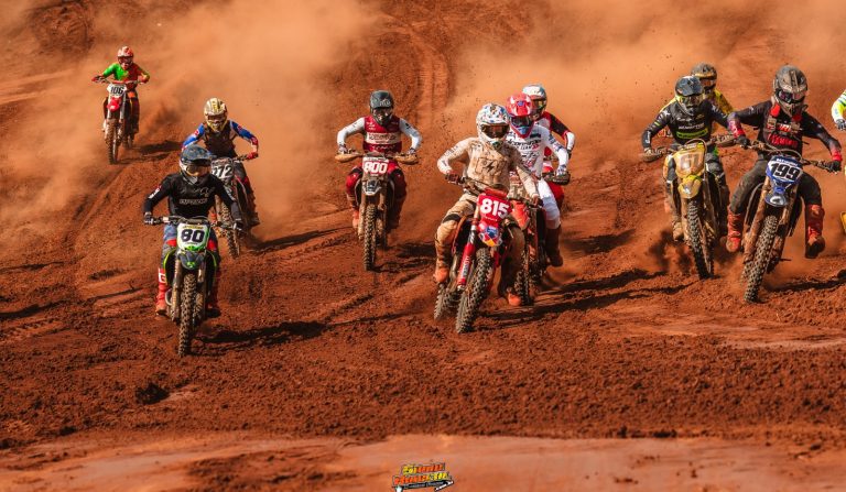 GRANDES DISPUTAS MARCAM A SEMIFINAL DO CAMPEONATO GOIANO DE MOTOCROSS EM PARAÚNA (GO)