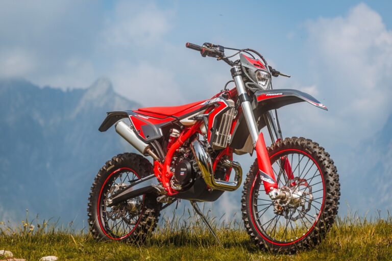 BETA MOTOR BRASIL APRESENTA AS NOVAS XTRAINER 300 MY26 E RR 300 XPRO 2026