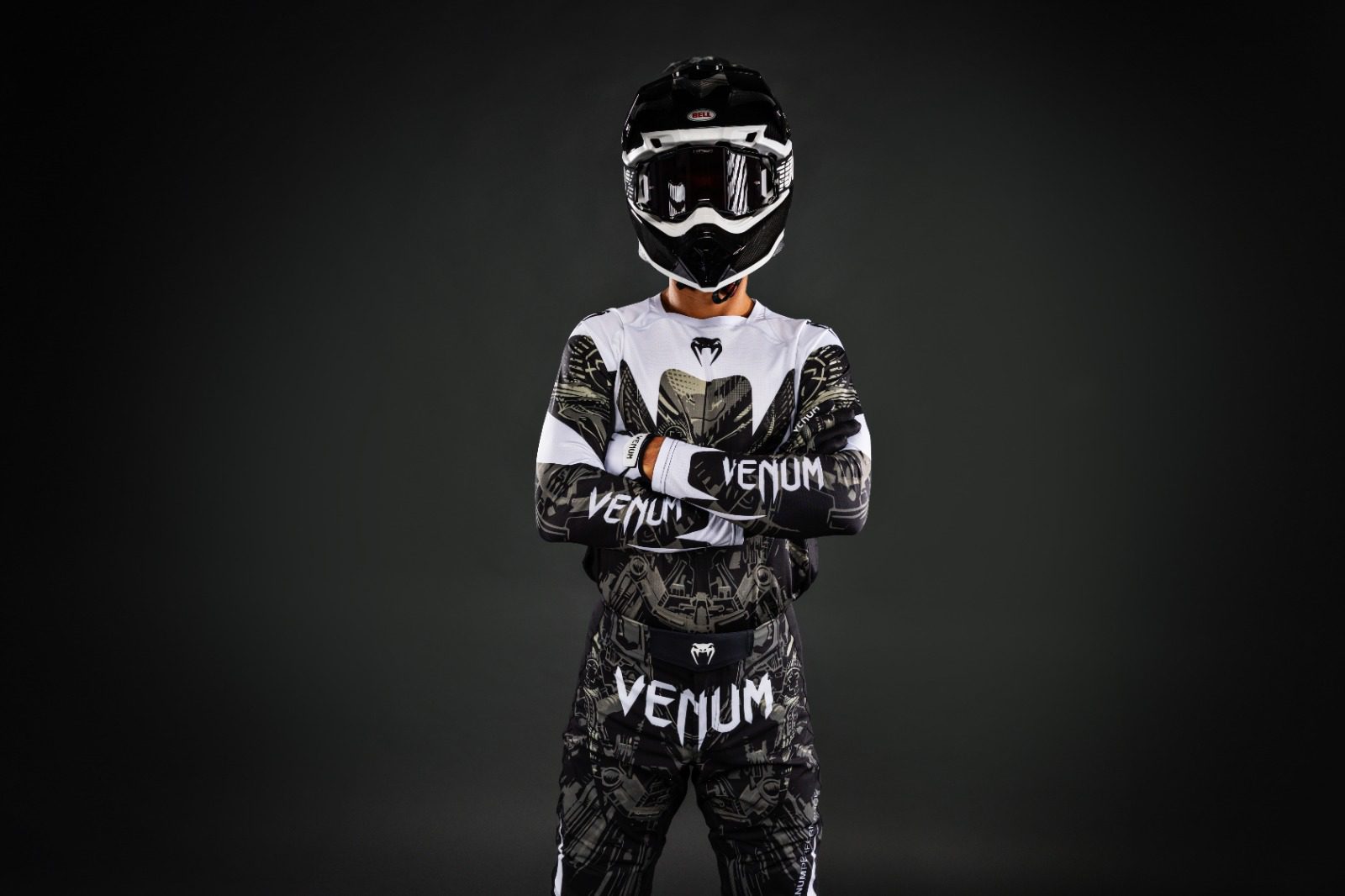 A tradicional marca de lutas VENUM apresenta sua primeira linha de equipamentos Off-Road: VENUM MX