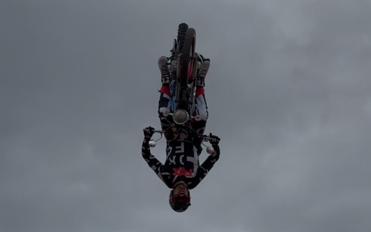 Nicolas Ferreira surpreende Mangueirinha com Backflip de CG e entra para a hist&oacute;ria do FMX nacional