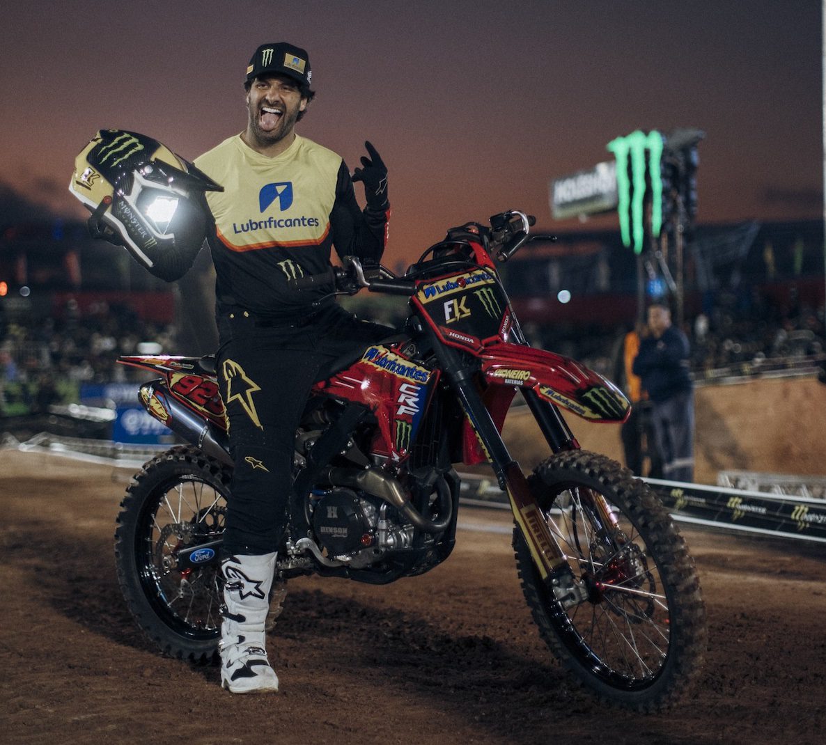 Fred Kyrillos se prepara para levantar o p&uacute;blico na Arena Freestyle Internacional em S&atilde;o Paulo