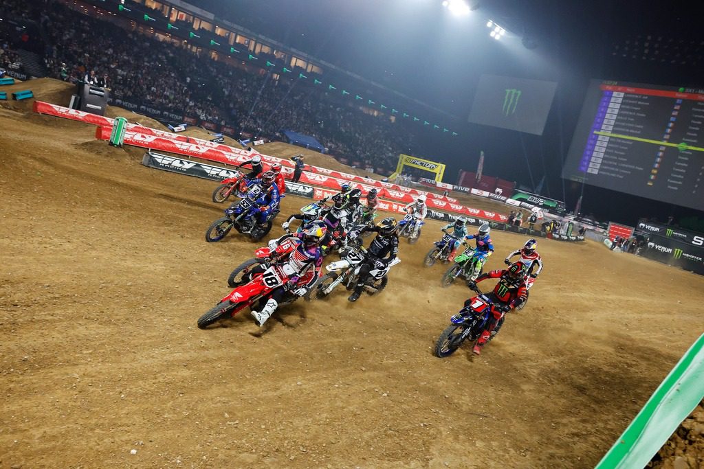 Supercross de Paris: Malcolm Stewart vence segundo dia de provas e é o mais novo “Rei de Paris”