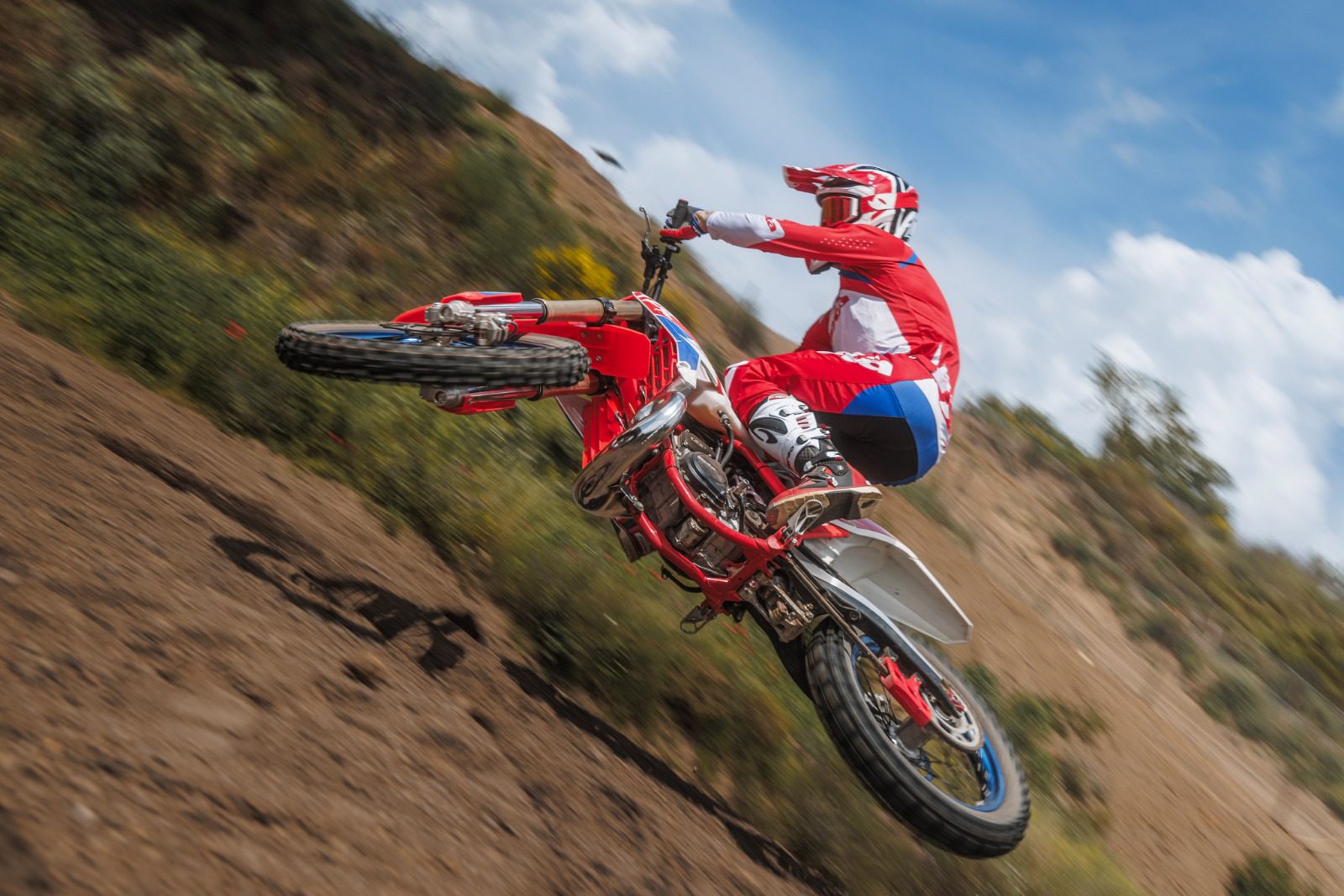 Beta RX 2026: A nova gera&ccedil;&atilde;o das motos de motocross da Beta chega com tudo &mdash; e pode estar mais perto do Brasil do que voc&ecirc; imagina!