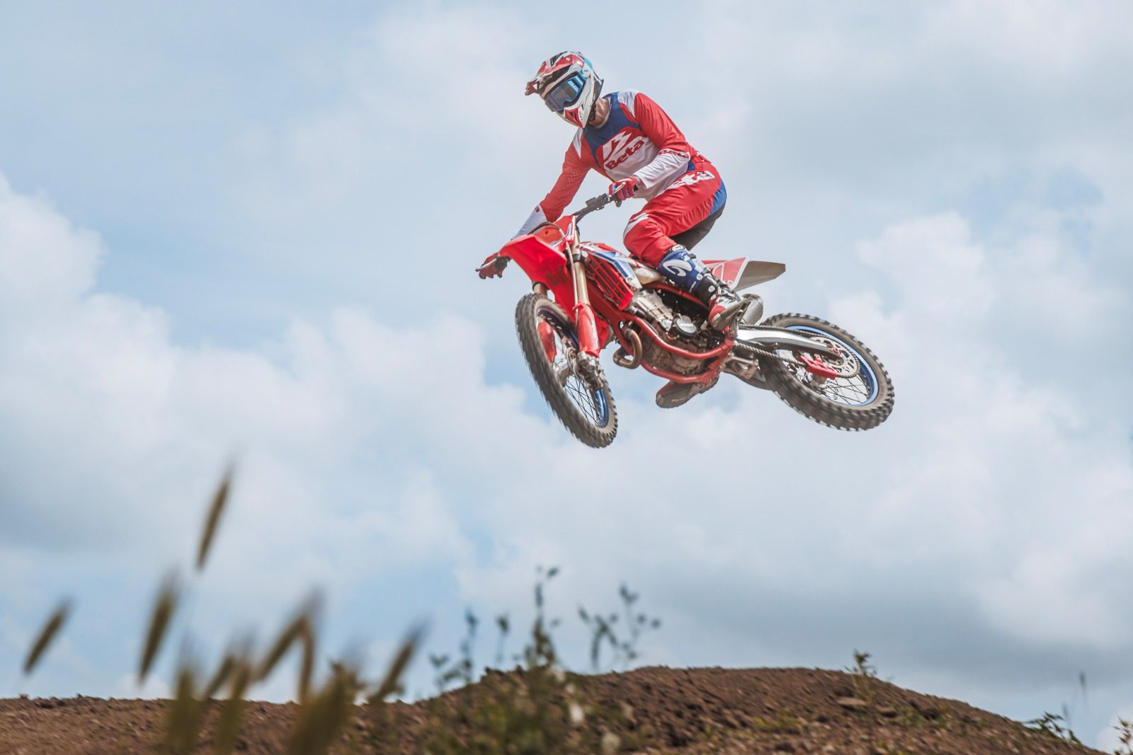 Beta RX 2026: A nova gera&ccedil;&atilde;o das motos de motocross da Beta chega com tudo &mdash; e pode estar mais perto do Brasil do que voc&ecirc; imagina!