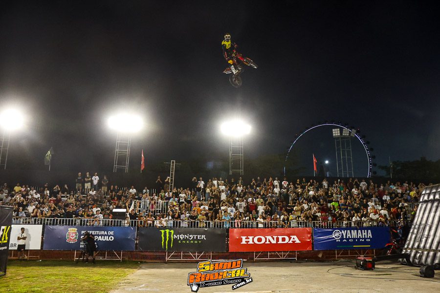 Arena Freestyle Internacional lota Parque Villa-Lobos em noite de manobras radicais