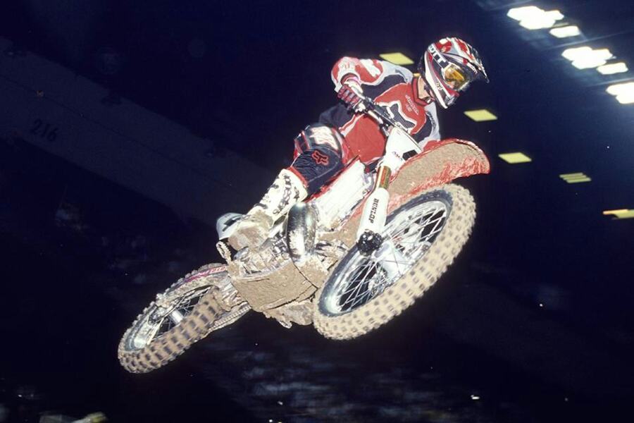 AMA Supercross 2026: expectativas para Anaheim 1, estat&iacute;sticas das aberturas e vencedores da 250SX e 450SX na hist&oacute;ria da etapa