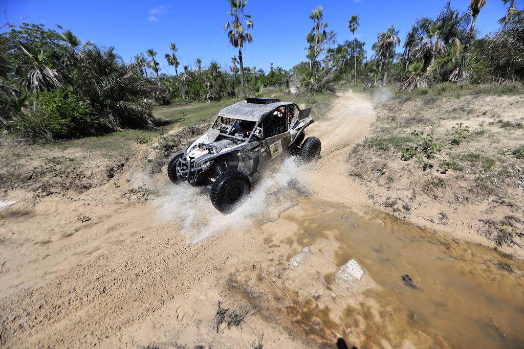 Do extremo Norte ao Sul, pilotos cruzam o pa&iacute;s para competir e fazer turismo no sert&atilde;o