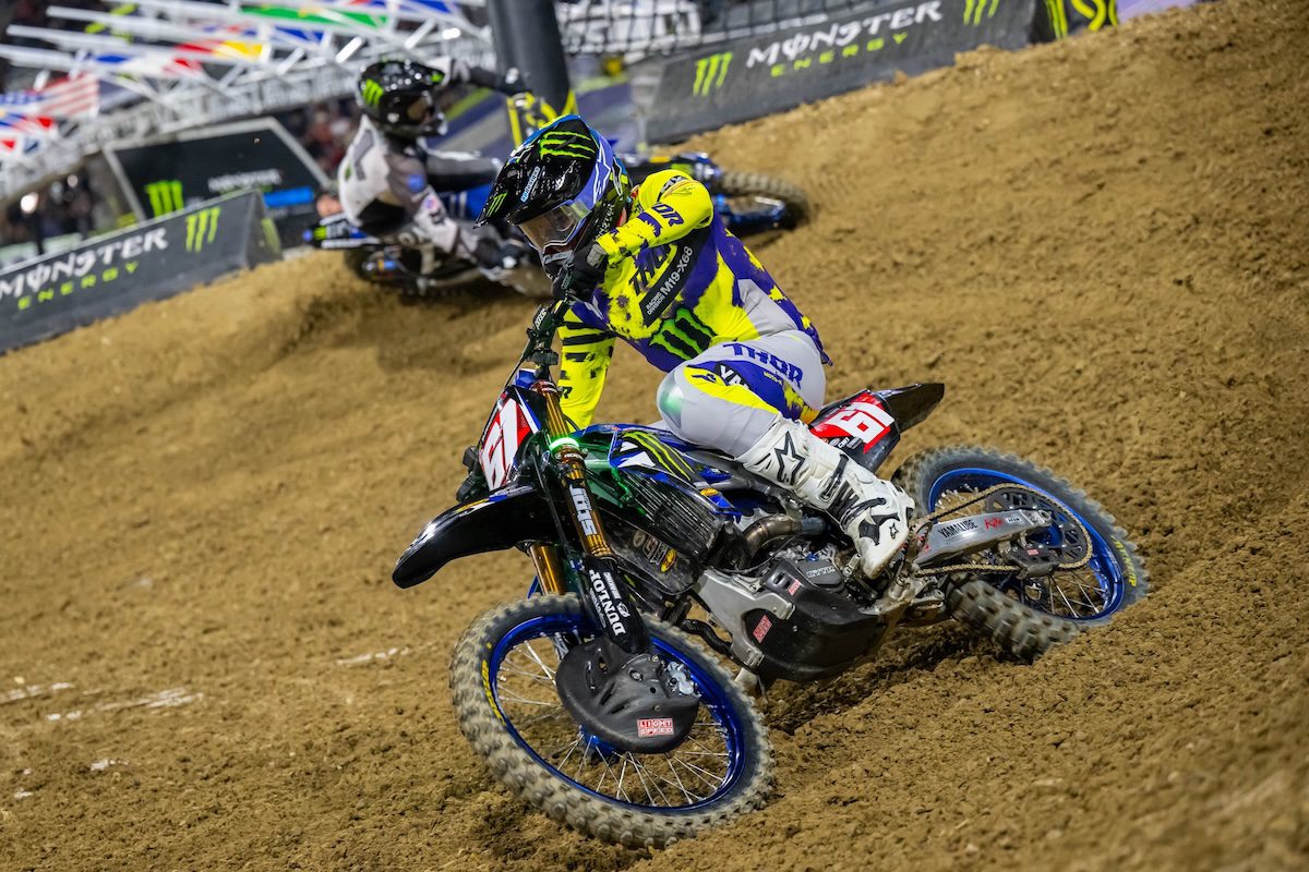 AMA Supercross: Tomac vence a segunda consecutiva e lidera isolado; Deegan brilha na 250 e assume a ponta