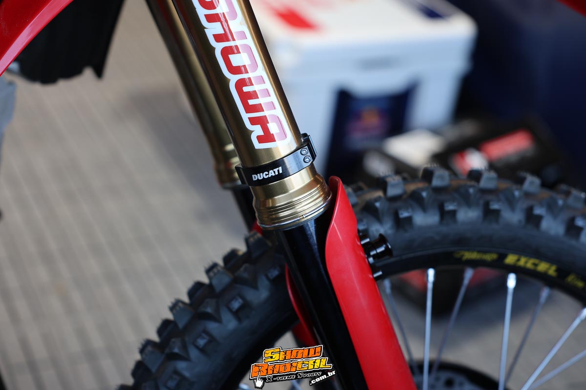 Ducati Desmo450 MX Factory: moto de motocross mais leve, potente e pronta para corrida