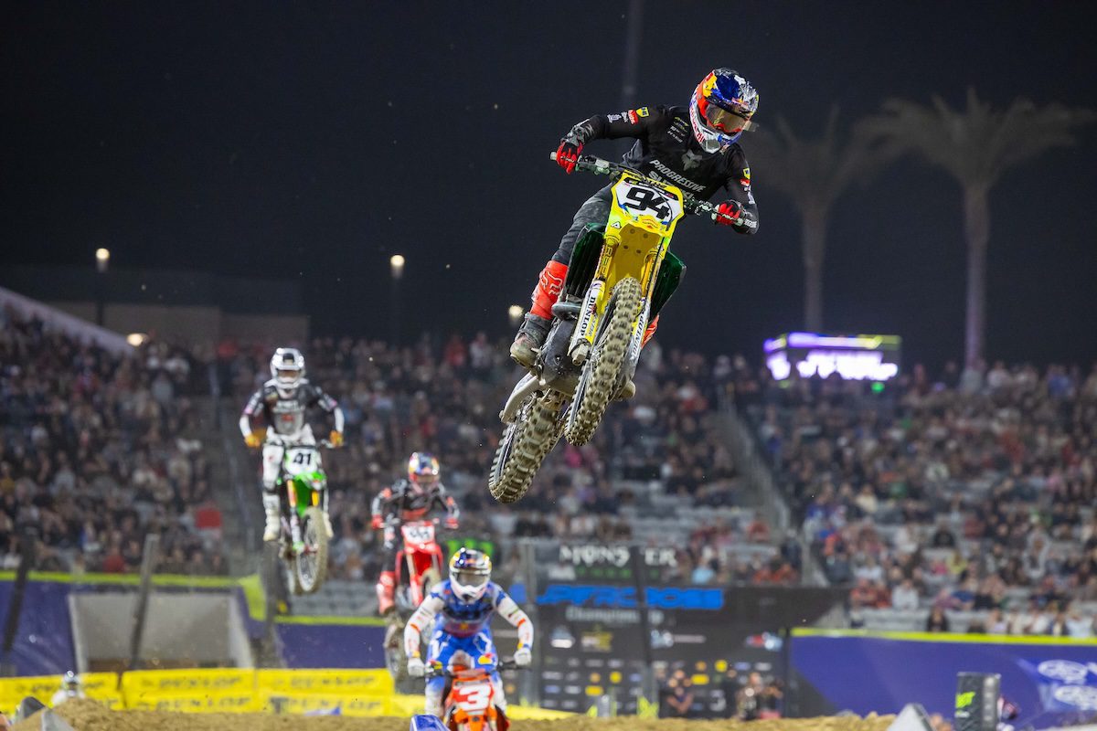 AMA Supercross: Tomac vence a segunda consecutiva e lidera isolado; Deegan brilha na 250 e assume a ponta