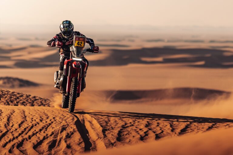 Dakar 2026: Van Beveren vence etapa, Benavides e  Brabec brigam pela ponta e Sanders abandona após acidente