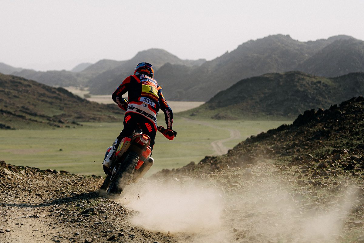 Dakar 2026: Daniel Sanders vence a etapa 2 e assume lideran&ccedil;a geral entre as motos