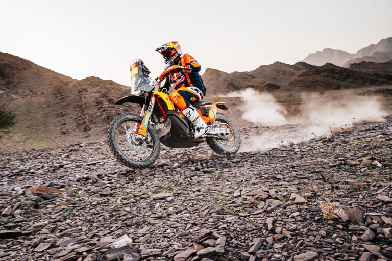 Dakar 2026: Daniel Sanders vence a etapa 2 e assume liderança geral entre as motos