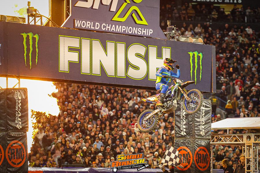 AMA Supercross 2026: Eli Tomac domina na 450 e Max Anstie vence na 250 em Anaheim