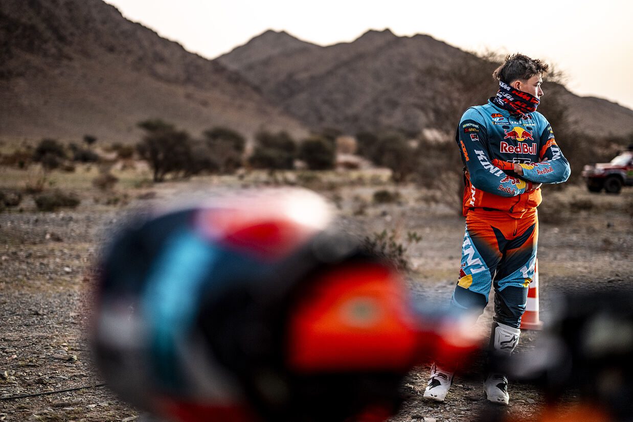 Dakar 2026: Daniel Sanders vence a etapa 2 e assume lideran&ccedil;a geral entre as motos