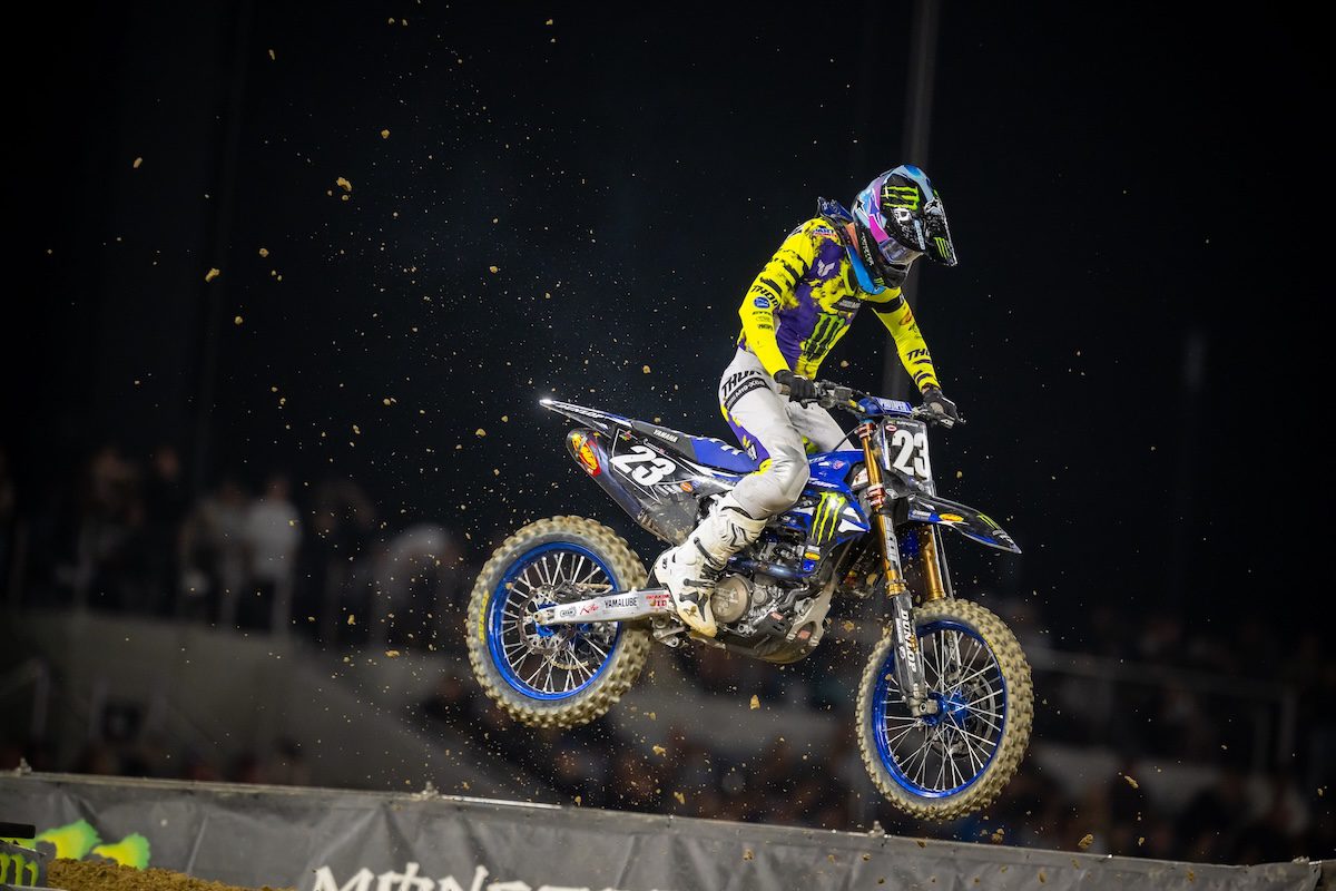 AMA Supercross: Tomac vence a segunda consecutiva e lidera isolado; Deegan brilha na 250 e assume a ponta