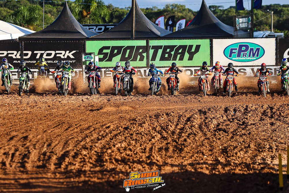 Abertura do Paranaense de Motocross em Piên/PR tem sábado de treinos e provas acirradas