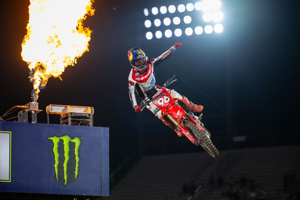 AMA Supercross: Hunter Lawrence domina em Birmingham e vence a segunda seguida