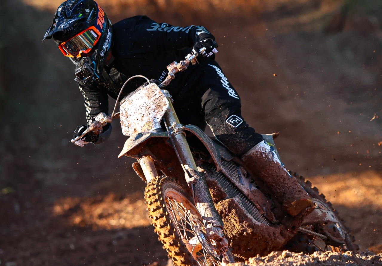 Bastidores do Roia com Tata Mello no lançamento da Stark Future no Brasil by American Dream